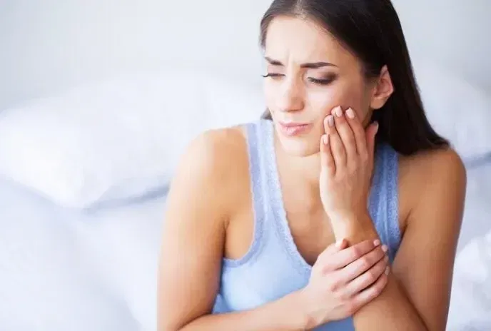 Surrounding Teeth Hurt After Tooth Extraction? Here’s Why (And What to Do in 2026)