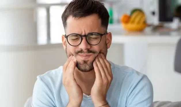 Throbbing Pain 5 Days After Wisdom Teeth Removal: What’s Normal and When to Worry in 2026