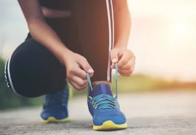 How Long Should you Wait to Exercise After Tooth Extraction? Timing, Side Effects, and More