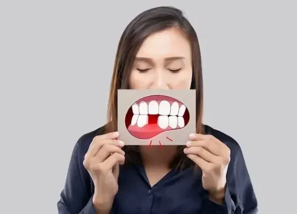 My Tooth Chipped Off for No Reason: Causes, Prevention & Solutions (2026 Guide)