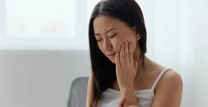 First Signs of Wisdom Teeth Coming in: Know the Signs and Symptoms